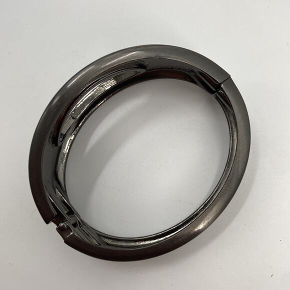 Gray rhinestone encrusted bracelet - Picture 4 of 6